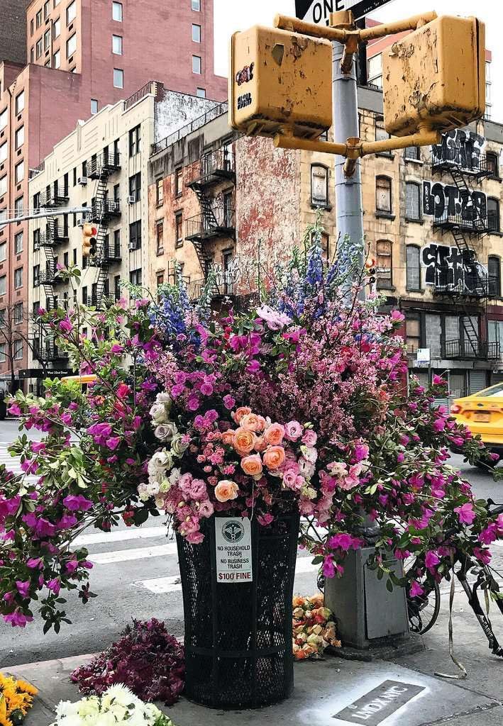 Ravensburger Flowers in New York 300pcs | Puzzle Moment Series | City Floral Theme Jigsaw