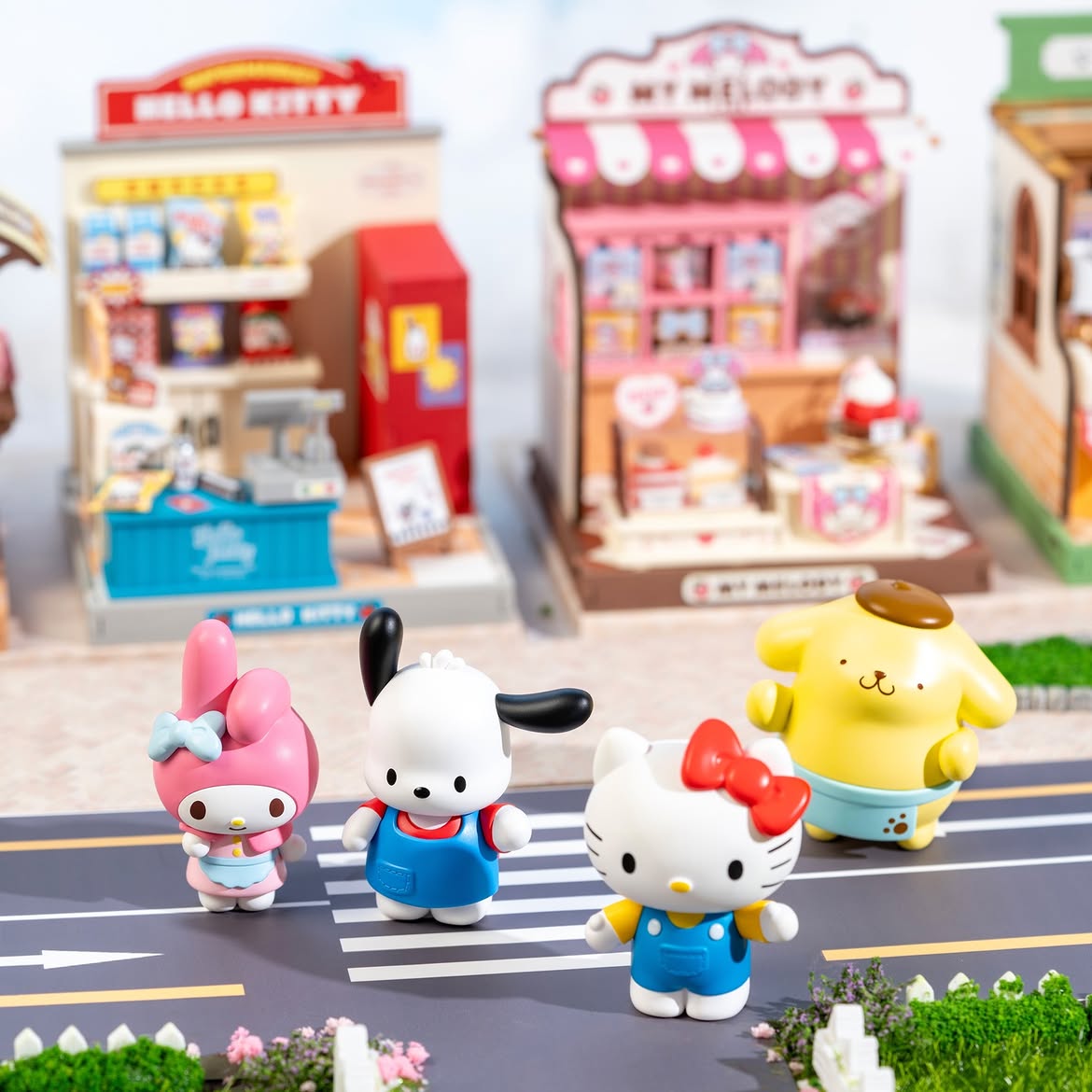 Rolife Hello Kitty's Super Snacks Mini Blocks 94 Pieces