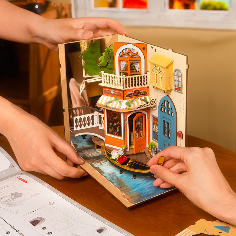Rolife Romantic Venice DIY Book Nook Kit